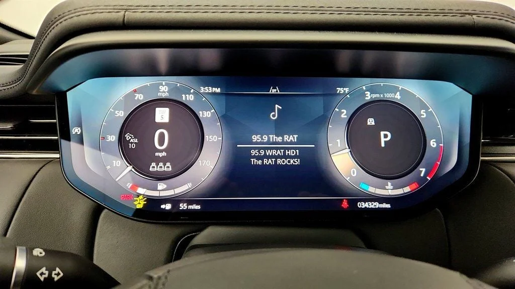 Used 2024 Giola Green Metallic Land Rover P400 Dynamic SE w/ Meridian Audio & Black Exterior Pack image 13