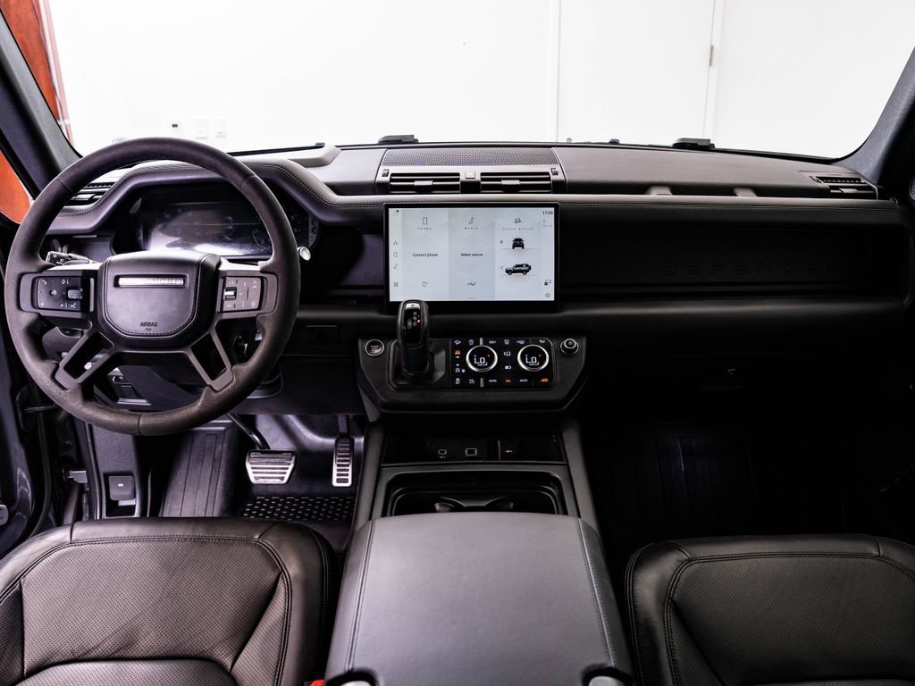 Used 2023 Carpathian Gray Premium Metallic Land Rover V8 image 32