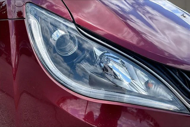 Used 2018 Red Chrysler Limited image 30