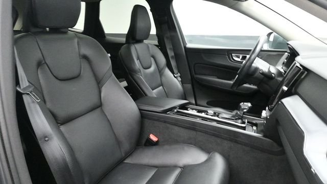 Used 2019 Gray Volvo T6 Momentum image 10
