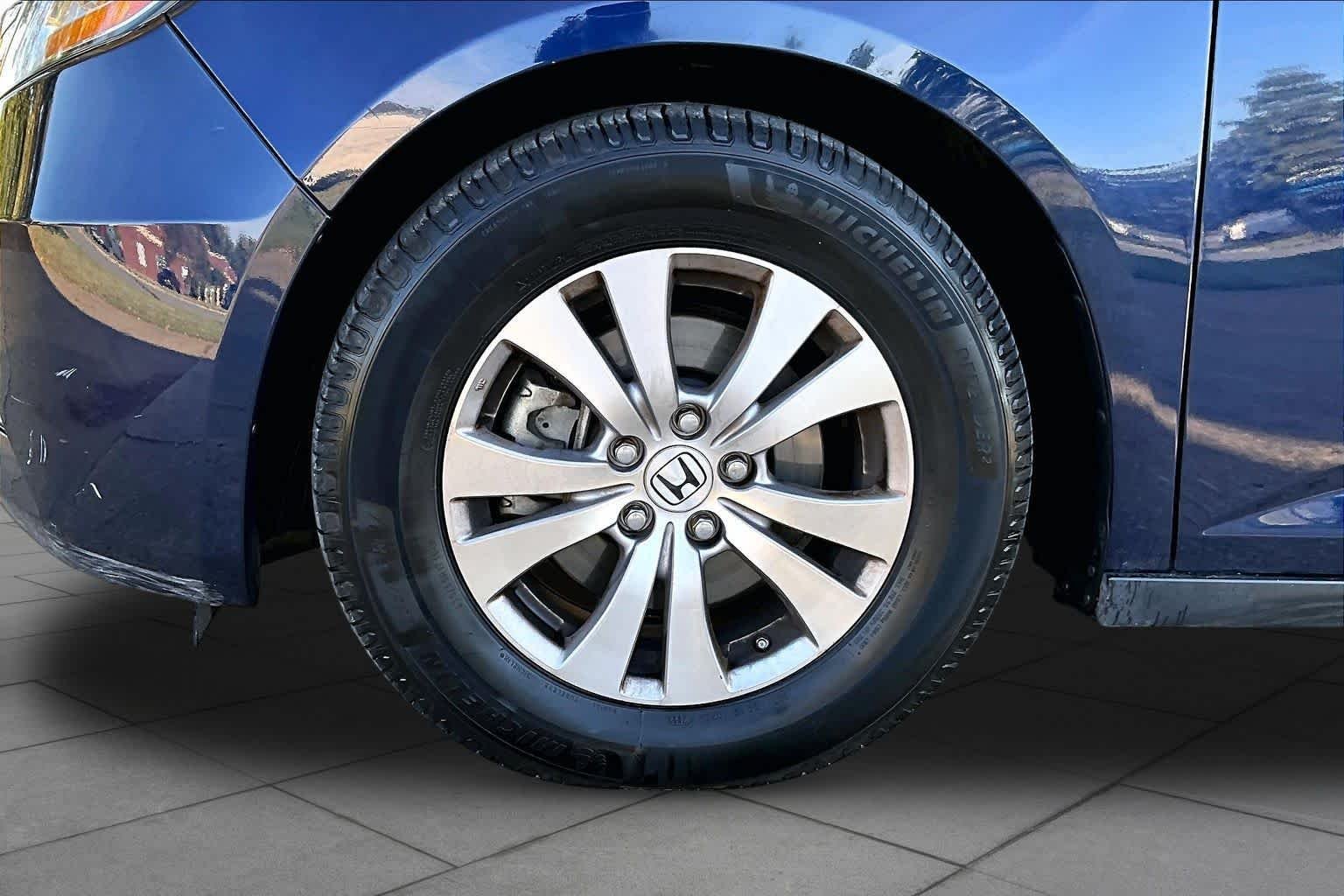 Used 2016 Obsidian Blue Pearl Honda EX-L image 10