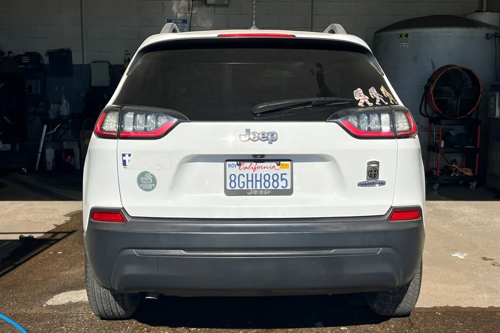 Used 2019 White Jeep Latitude image 7
