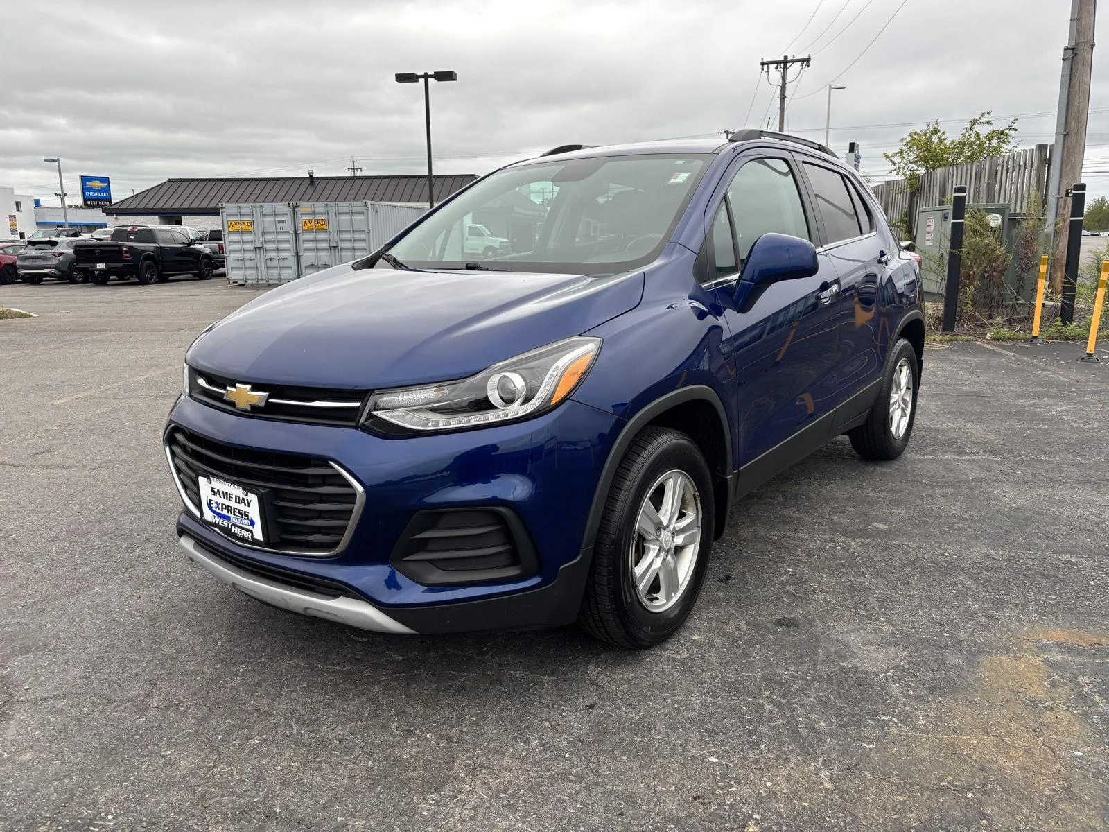 Used 2017 Blue Topaz Metallic Chevrolet LT image 3