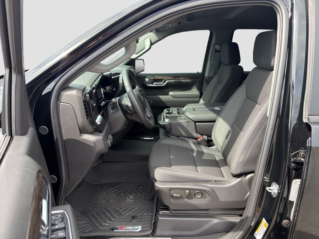 Used 2025 Black Chevrolet RST image 9