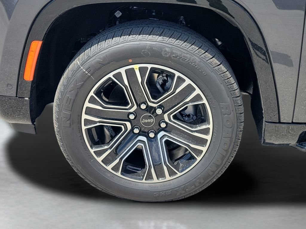 New 2026 Baltic-Gray Metallic Clear-Coat Exterior Paint Jeep  image 28
