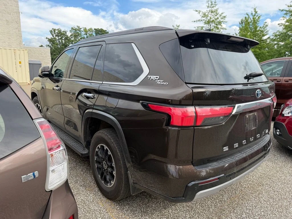 Used 2023  Toyota Limited image 6