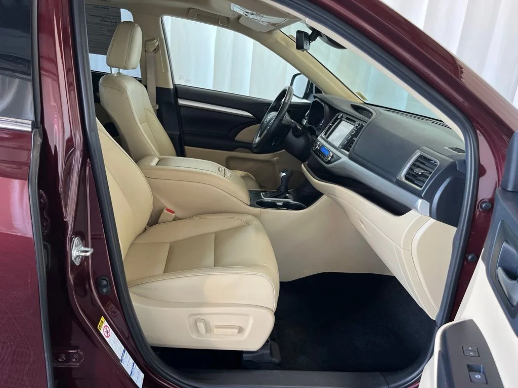 Used 2019 Red Toyota XLE image 22