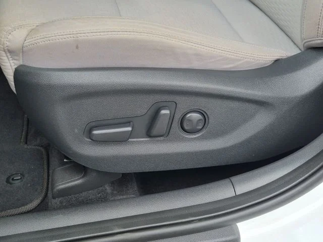 Used 2021 White Hyundai Value image 13