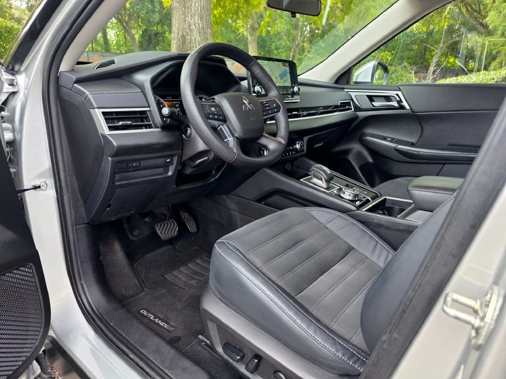 Used 2023 Silver Mitsubishi SE 2.5 2WD image 11