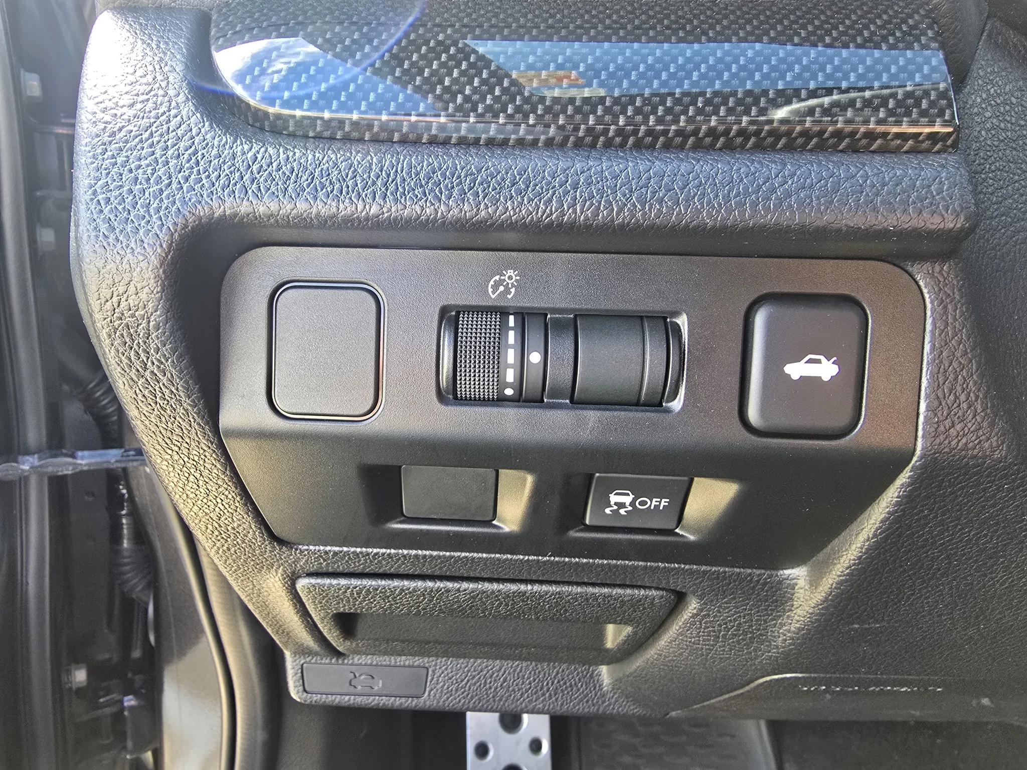 Used 2018 Dark Gray Metallic Subaru Premium image 20
