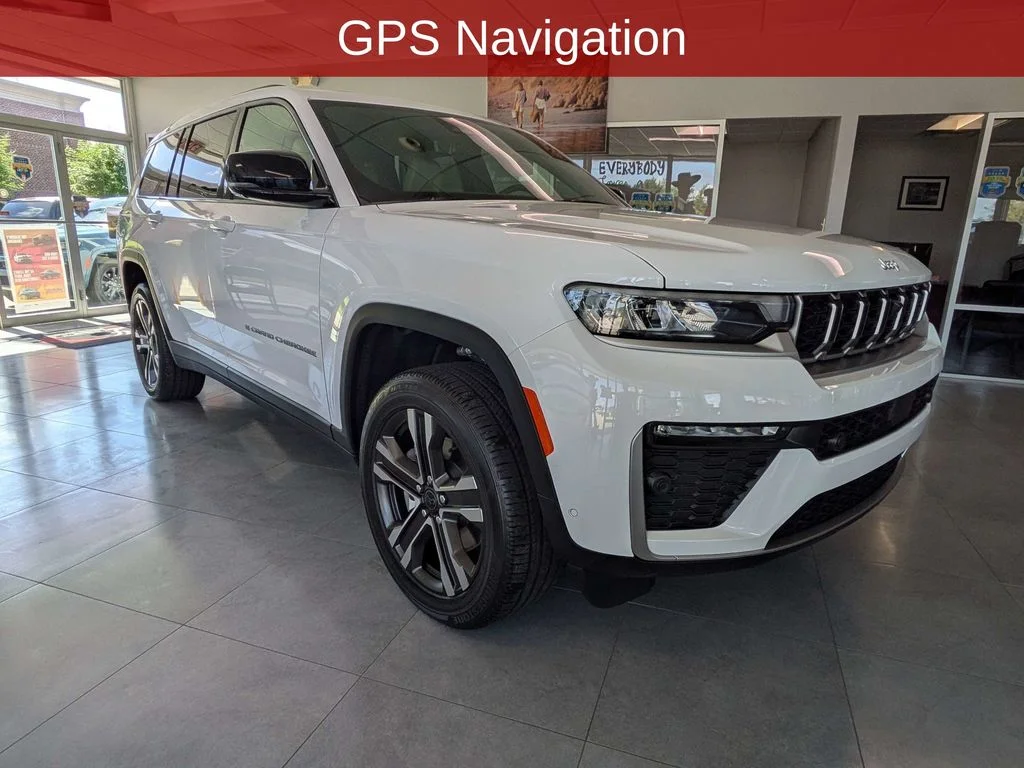 New 2027 Bright White Clear-Coat Paint Jeep Limited image 3
