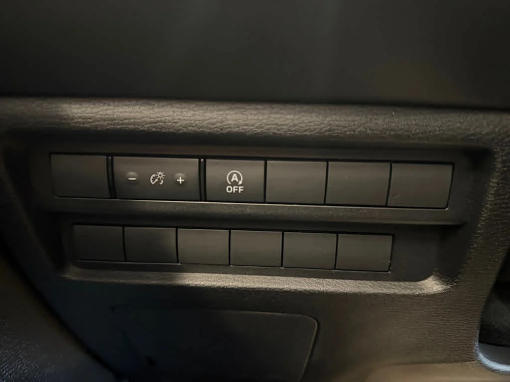 New 2026 Graphite Gray Mitsubishi LE image 23