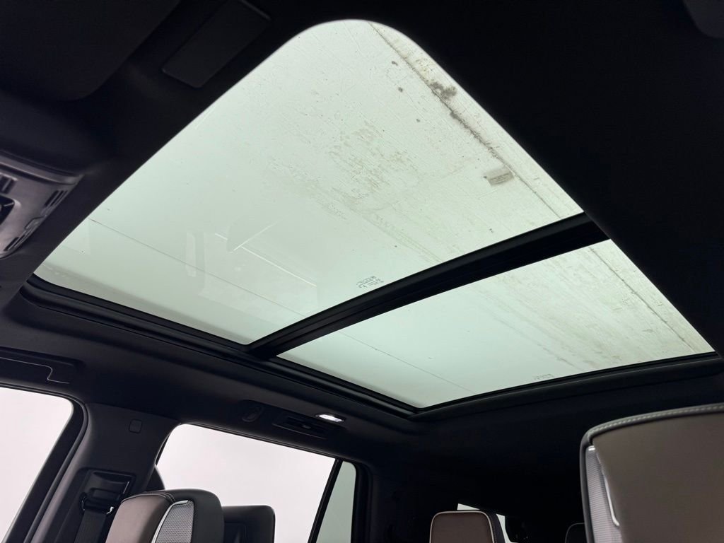 Used 2026 Glacier White Tricoat GMC Denali Ultimate image 4