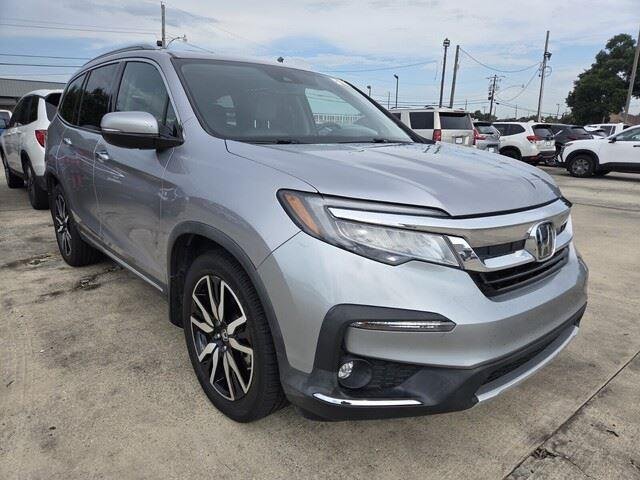 Used 2021 Lunar Silver Metallic Honda Touring w/Rear Captain