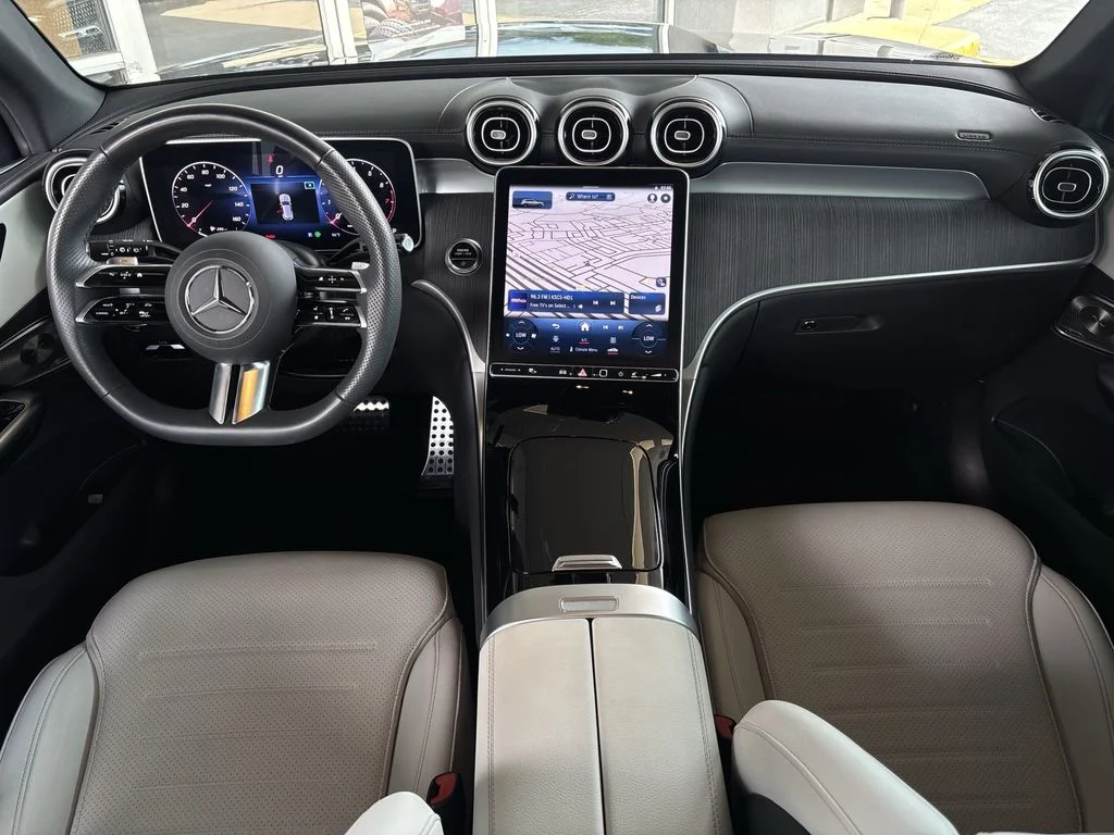 Used 2024 Blue Mercedes-Benz GLC 300 image 10