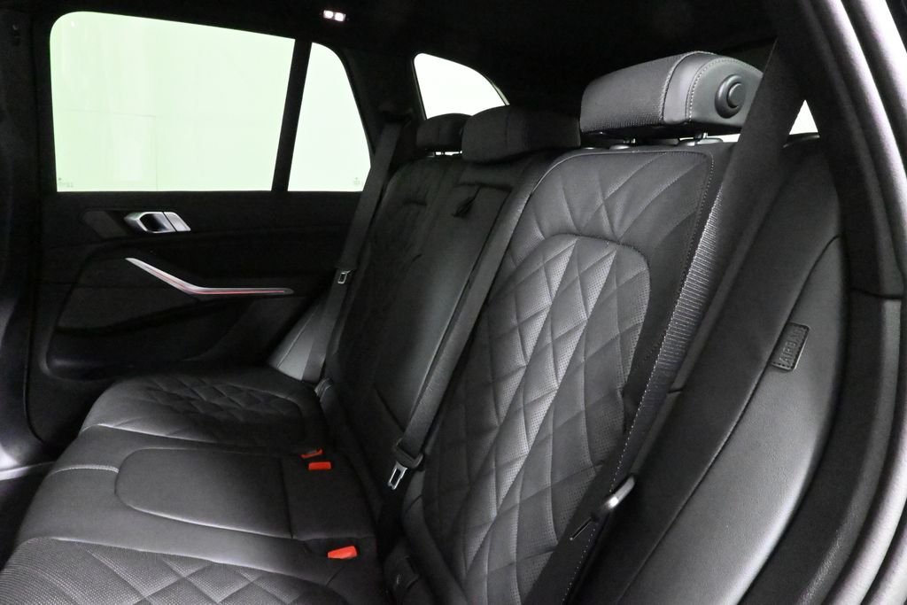 Used 2026 Black BMW xDrive50e image 4