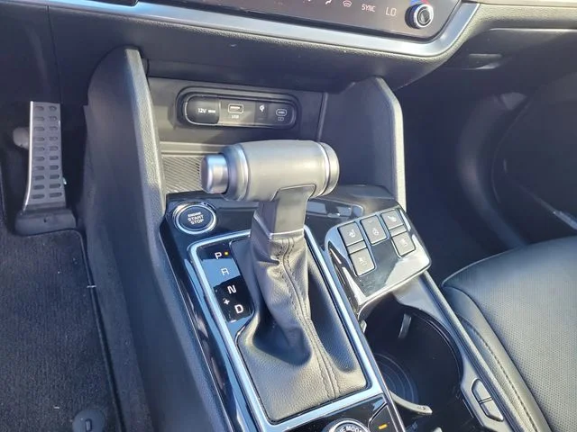 Used 2025 White Kia X-Pro Prestige image 36