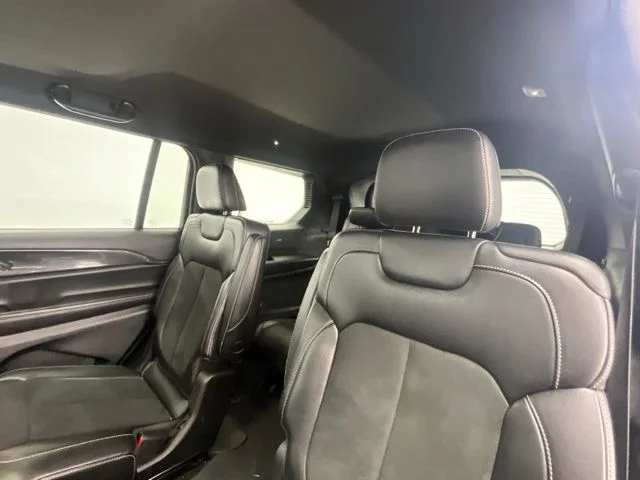 Used 2023 Gray Jeep Altitude image 7