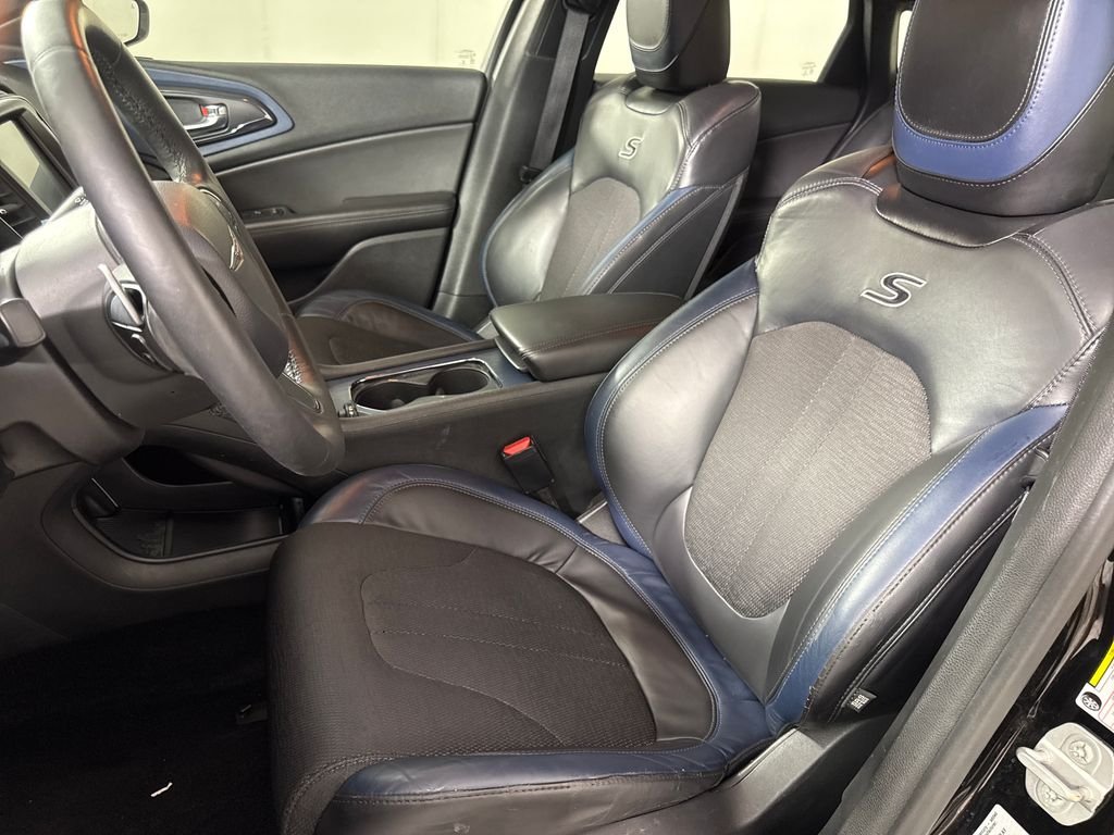 Used 2015 Black Chrysler S image 11