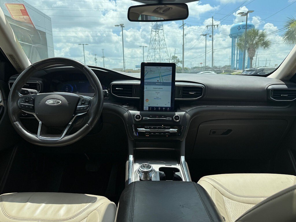 Used 2020  Ford Platinum image 12