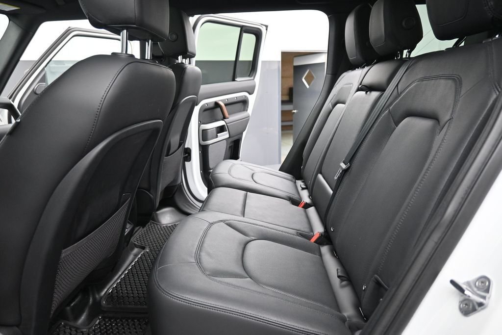 Used 2024 Fuji White Land Rover S image 25