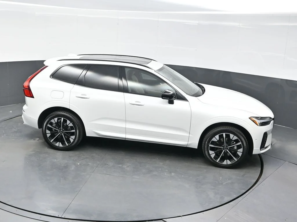 Used 2026 Crystal White Volvo Plus image 37