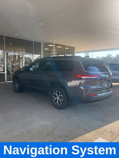 Used 2024 Gray Jeep Limited image 3