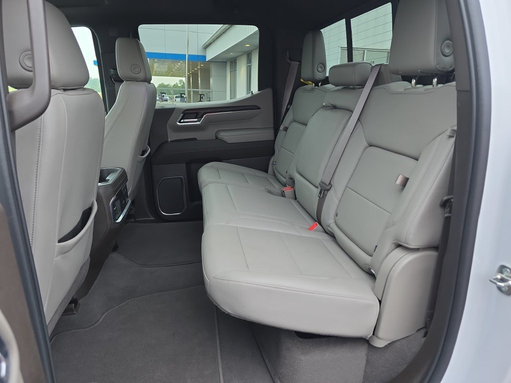Used 2024 White GMC SLT image 15
