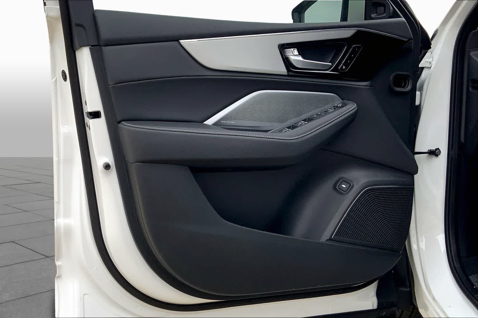 New 2026 Platinum White Pearl Acura w/Technology Package image 10