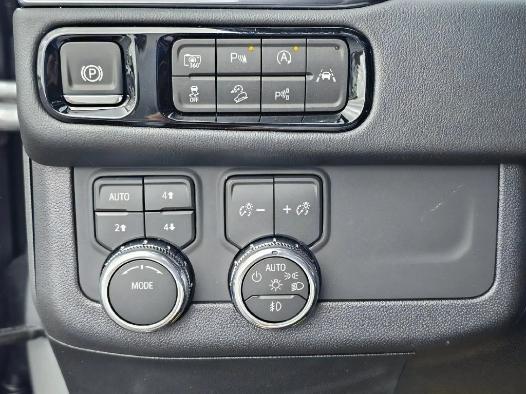 New 2026 Sterling Metallic GMC AT4 image 20