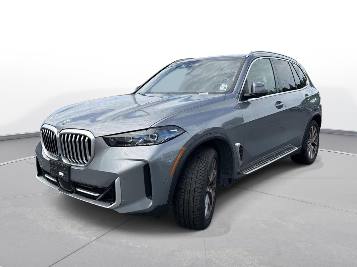 Used 2026 Skyscraper Grey Metallic BMW xDrive40i image 2