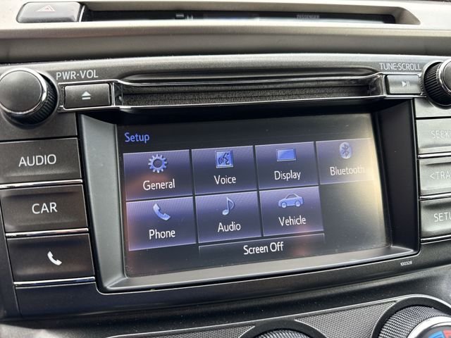 2015 Toyota RAV4 LE - Photo 18