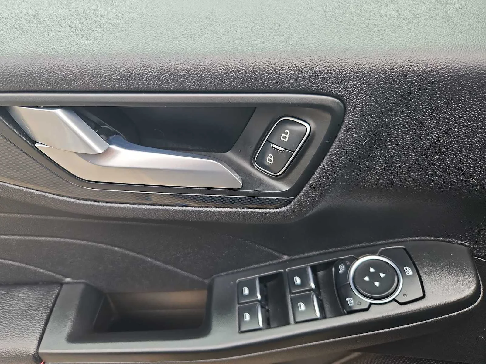 Used 2025 Agate Black Metallic Ford ST-Line image 11