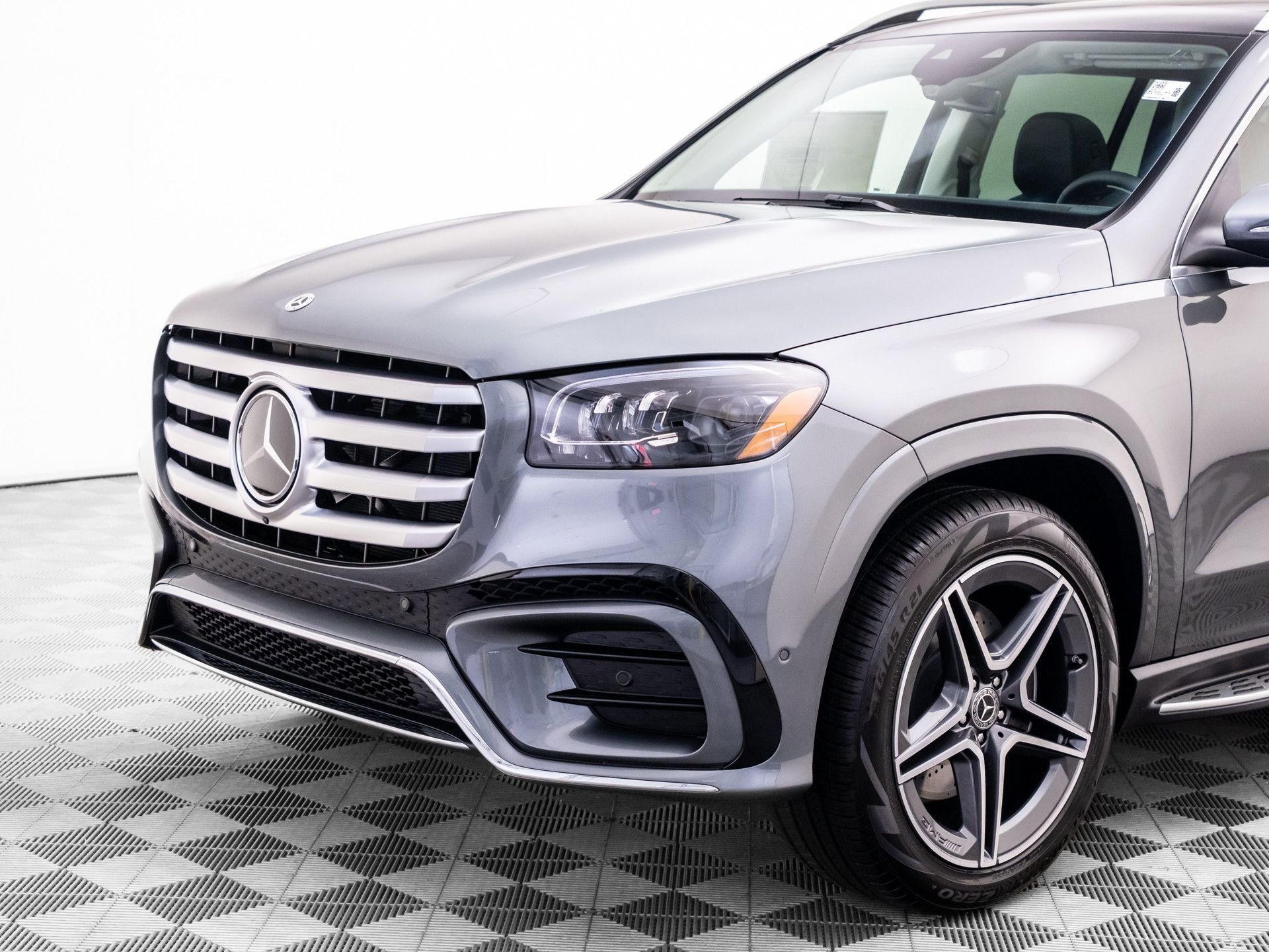 New 2026 Selenite Grey Metallic Mercedes-Benz GLS 450 image 39