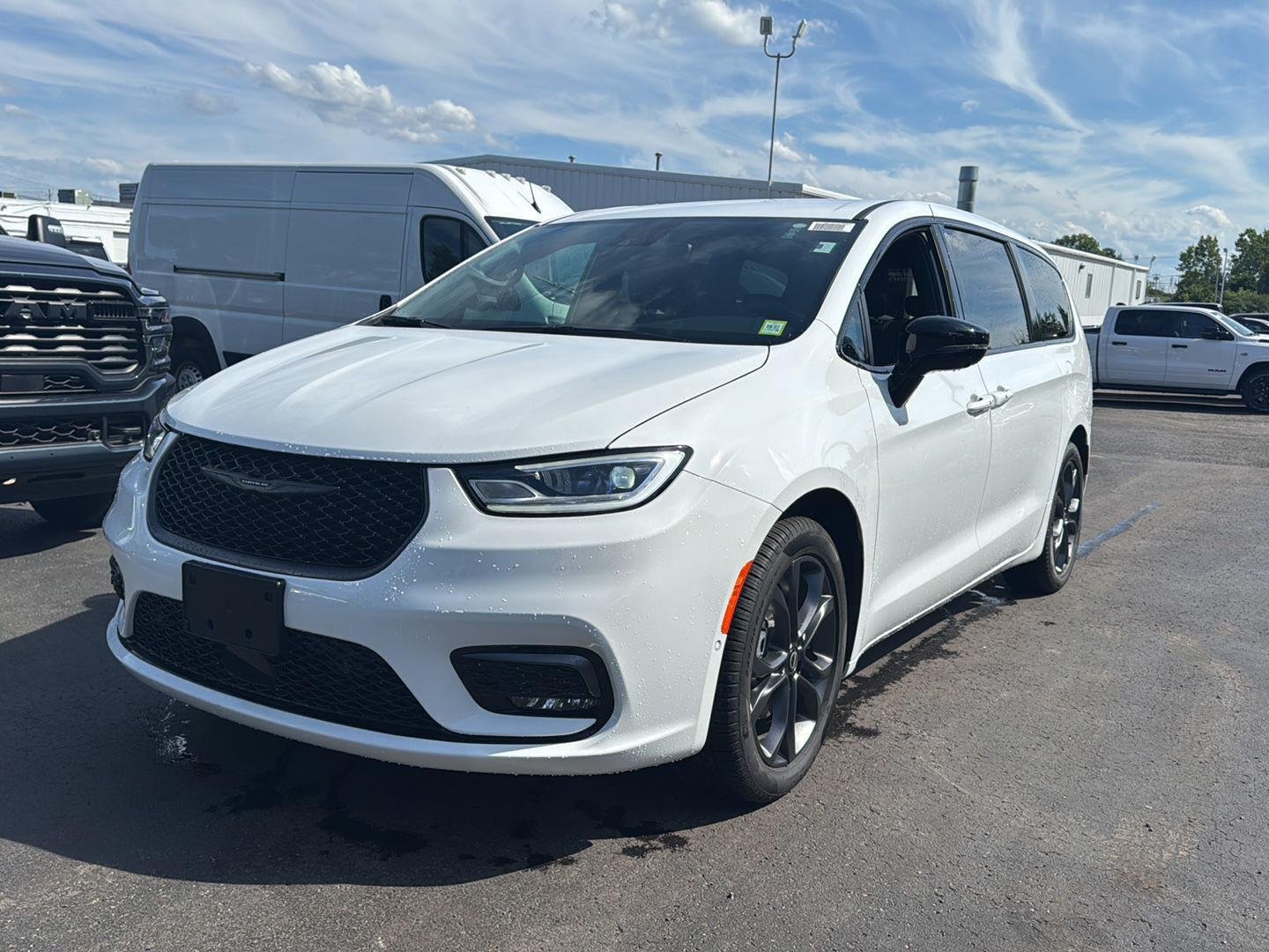 Used 2026 Bright White Clearcoat Chrysler Select image 9