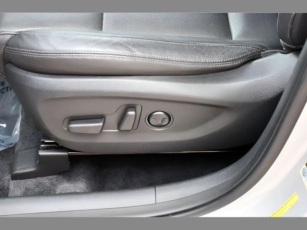 Used 2016 Chromium Silver Hyundai Limited image 32