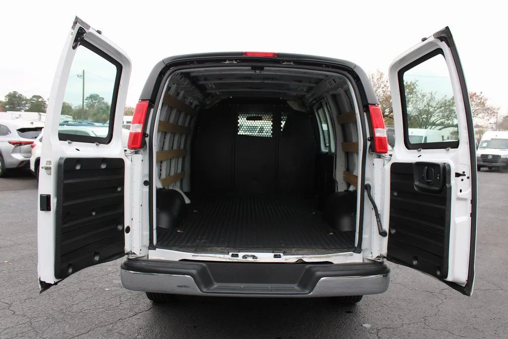 2023 GMC Savana Cargo Work Van - Photo 29