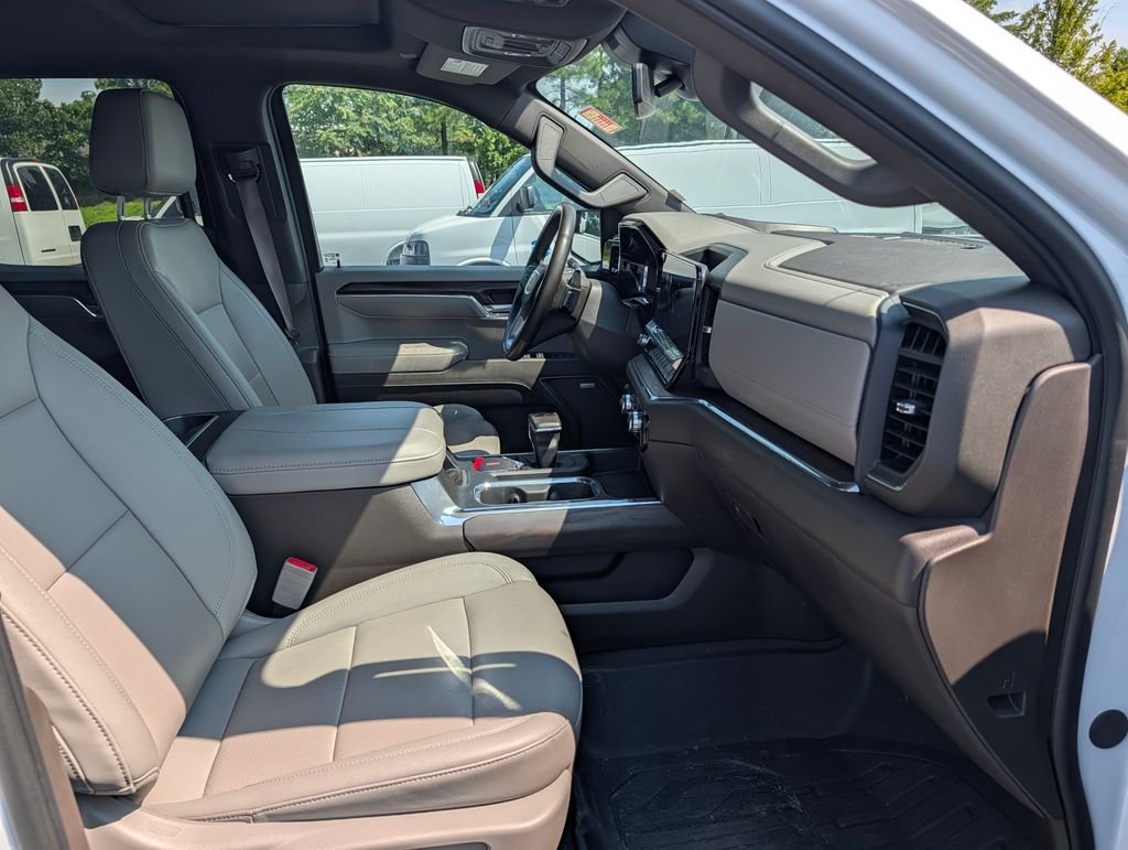 Used 2023 White GMC SLT image 5