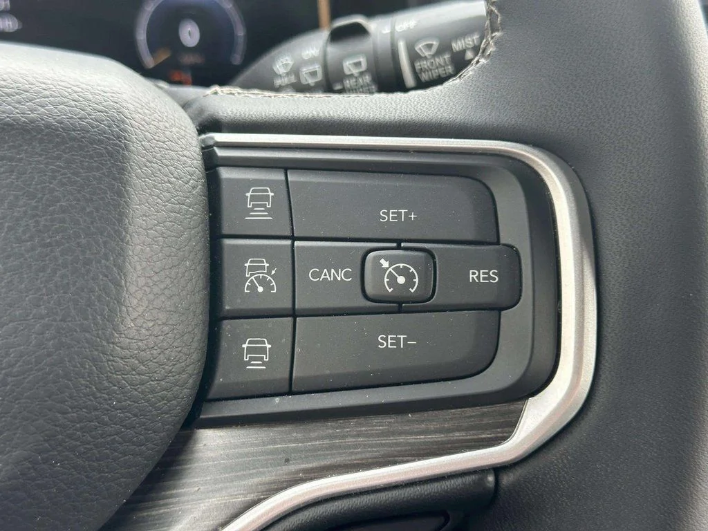 2023 Jeep Wagoneer L Series III - Photo 17