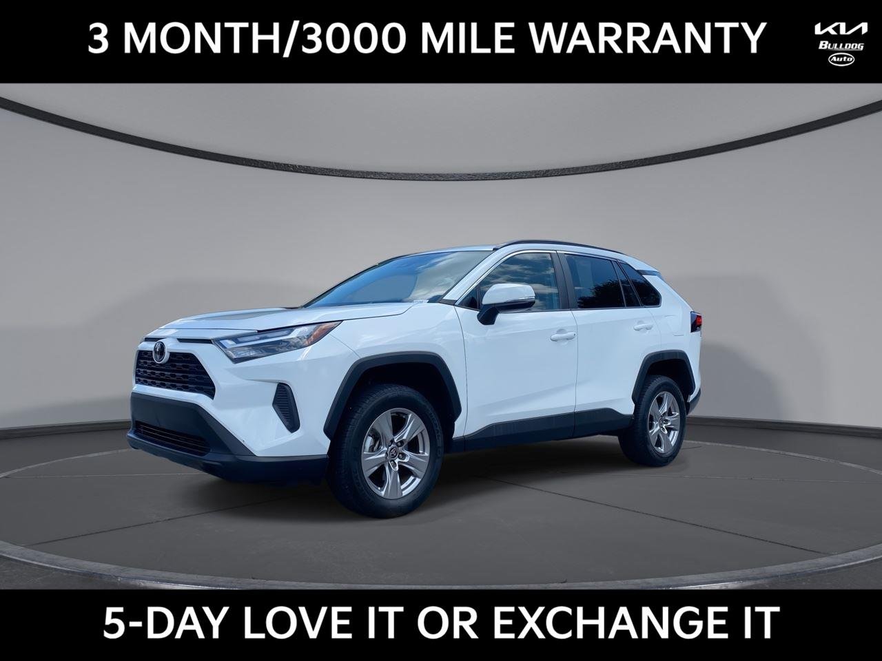 Used 2022 White Toyota XLE image 4