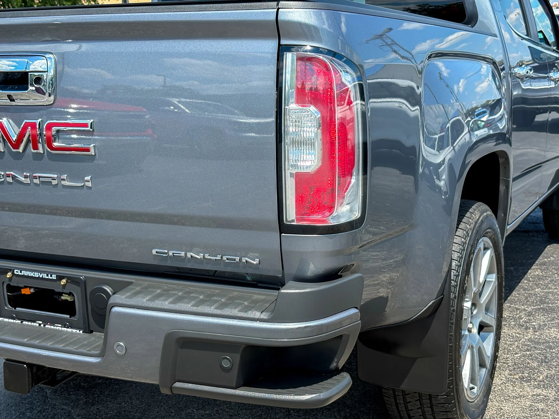 Used 2022 Gray GMC Denali image 12