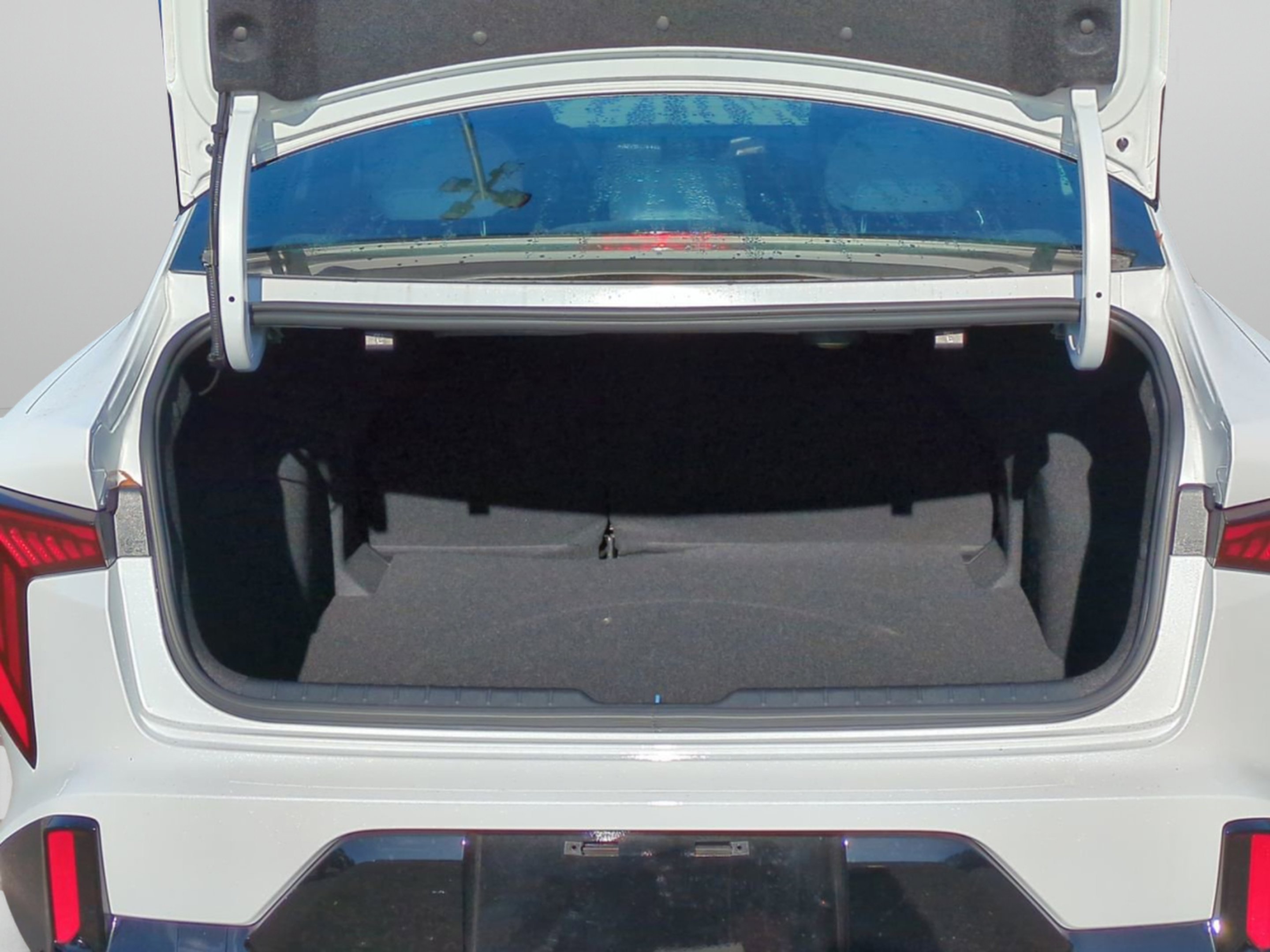 New 2025 Snow White Pearl Kia GT-Line Turbo image 10