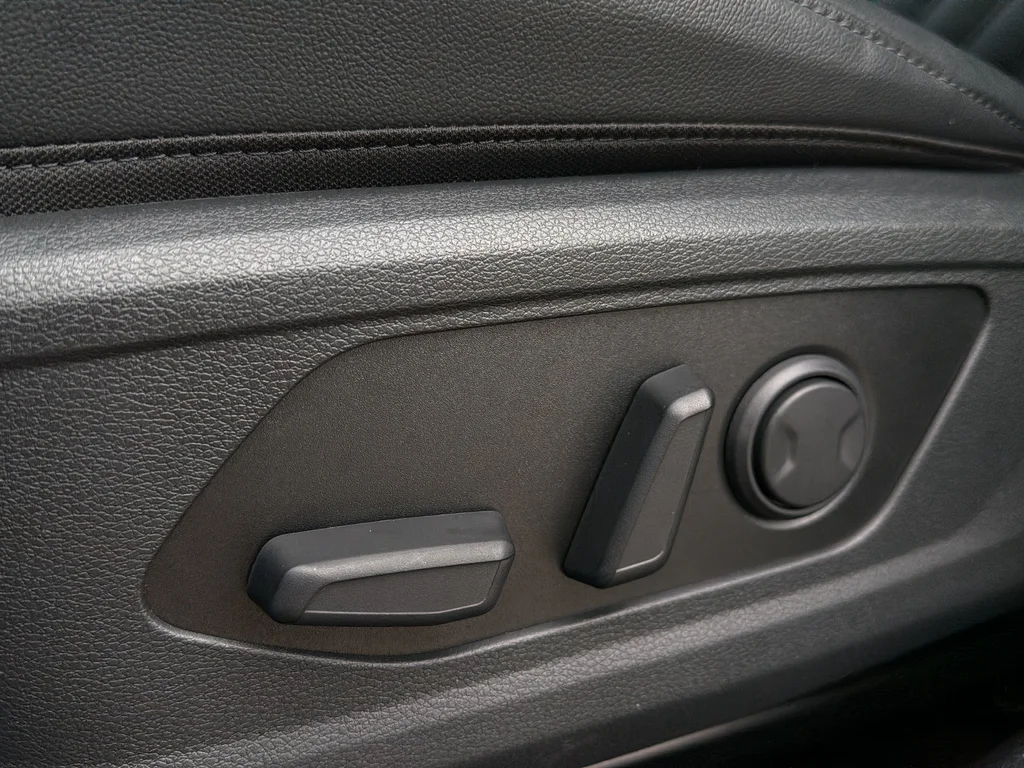 Used 2026 Nebular Blue/Black Roof Kia X-Pro Prestige image 10