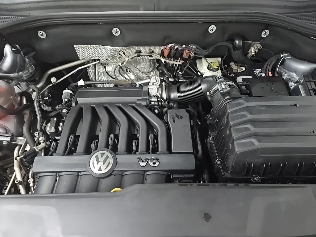 Used 2020 Silver Metallic Volkswagen 3.6L V6 SEL image 13