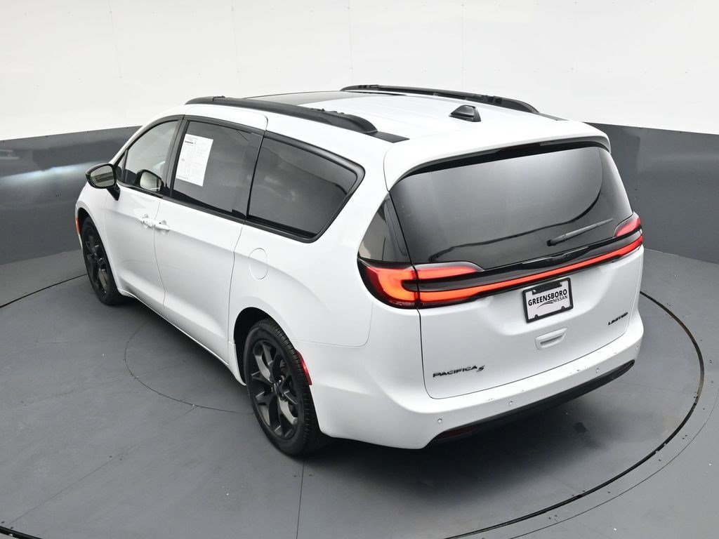 Used 2025 Bright White Clearcoat Chrysler Limited image 29