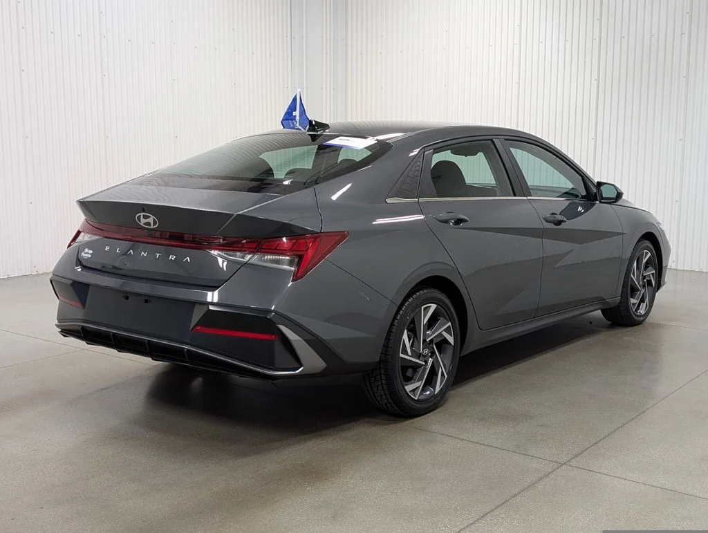 Certified Used 2025 Gray Hyundai SEL Convenience image 19