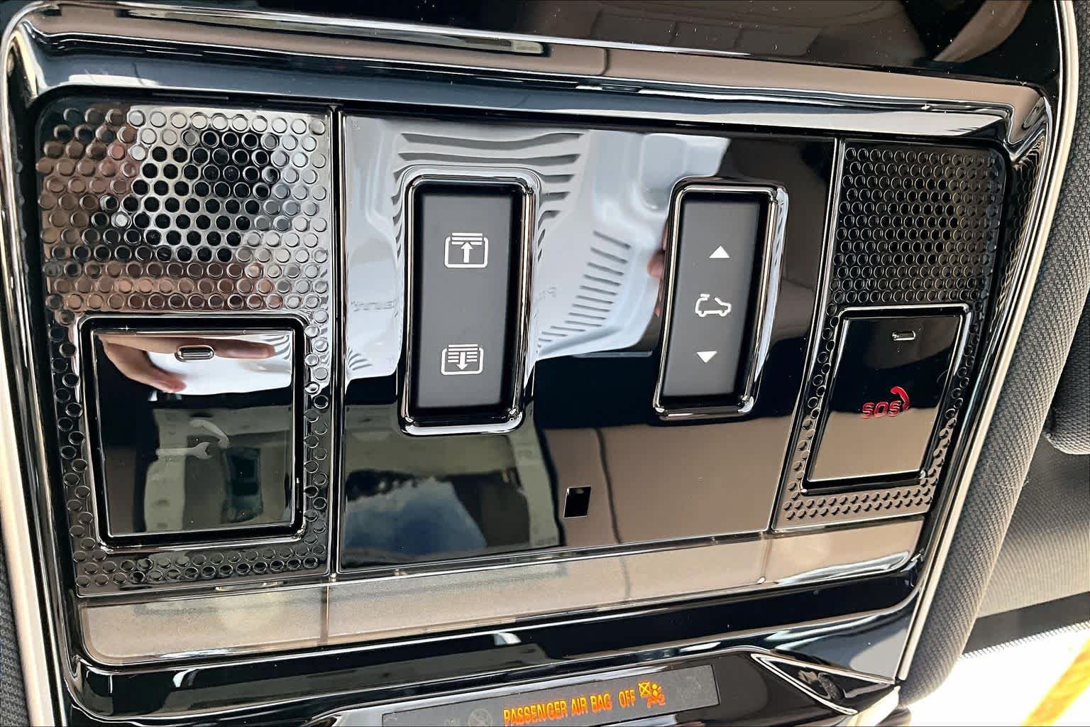 New 2026 Varesine Blue Land Rover SE image 20