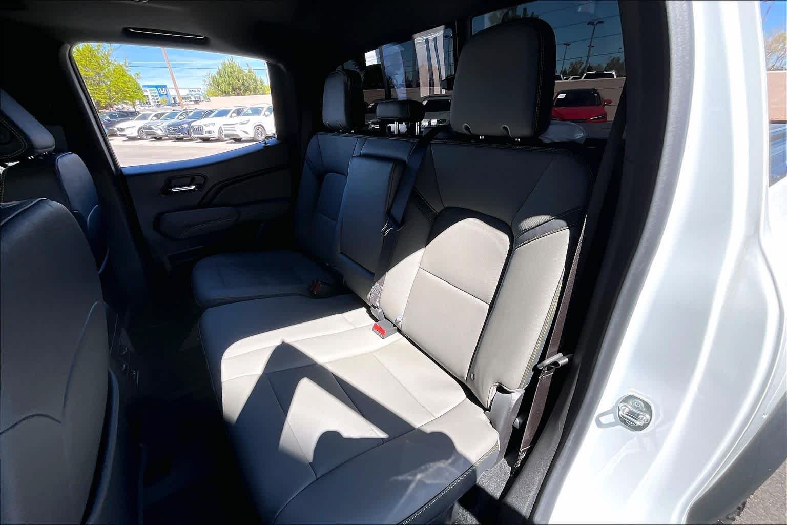 2025 Chevrolet Colorado ZR2 - Photo 21
