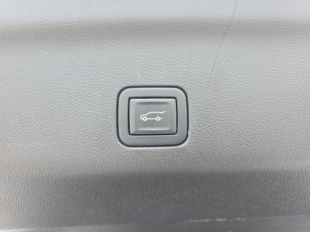 Used 2023 White Chevrolet Z71 image 30