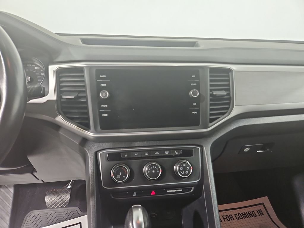 Used 2018 White Volkswagen 3.6L V6 SE image 19